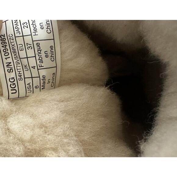 UGG Australia Classic Sheepskin Navy Tonal Sparkly Flip Sequin Short Boots Sz 6 - Picture 10 of 10